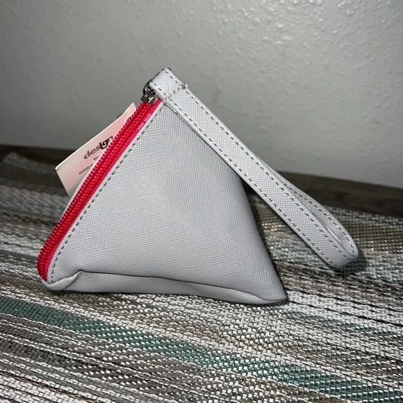 🙋🏻‍♀️☀️ALL ITEMS $4 EACH SALE Triangle Zipper Pouch Wristlet NWT SOLD SEPARATE - Picture 9 of 12